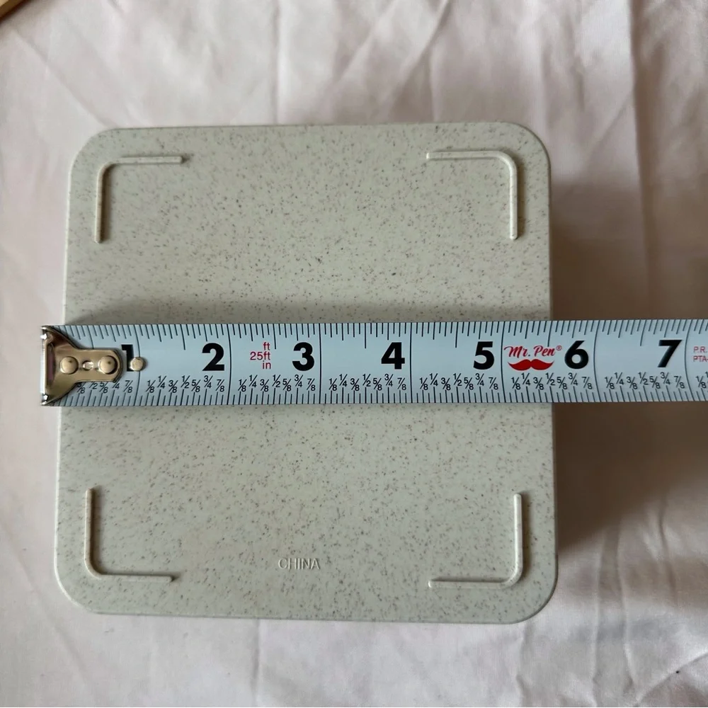 Food container with wood lid, reusable utensils set and‎ strap for closure